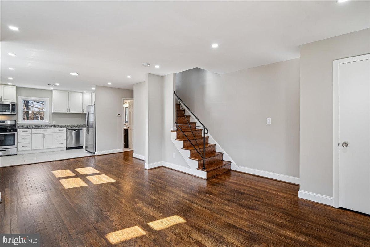 725 Croissant Place SE photo 4