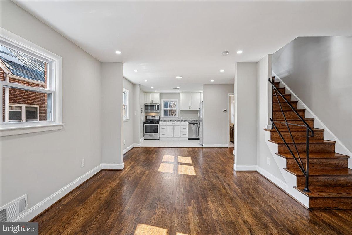 725 Croissant Place SE photo 5