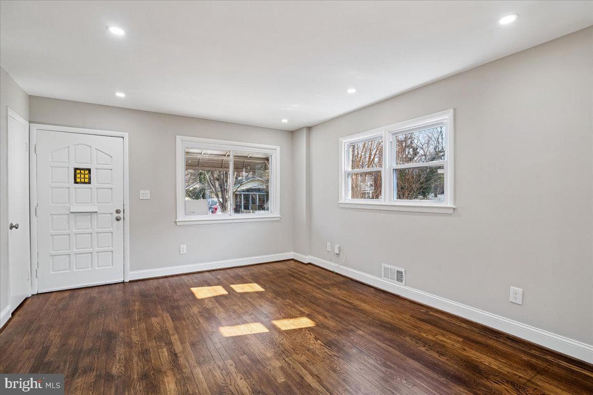 725 Croissant Place SE photo 6