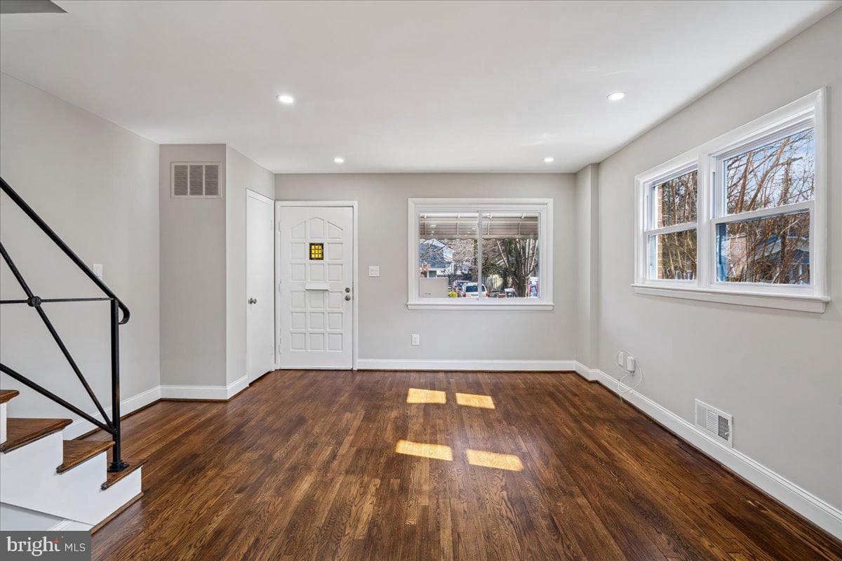 725 Croissant Place SE photo 7