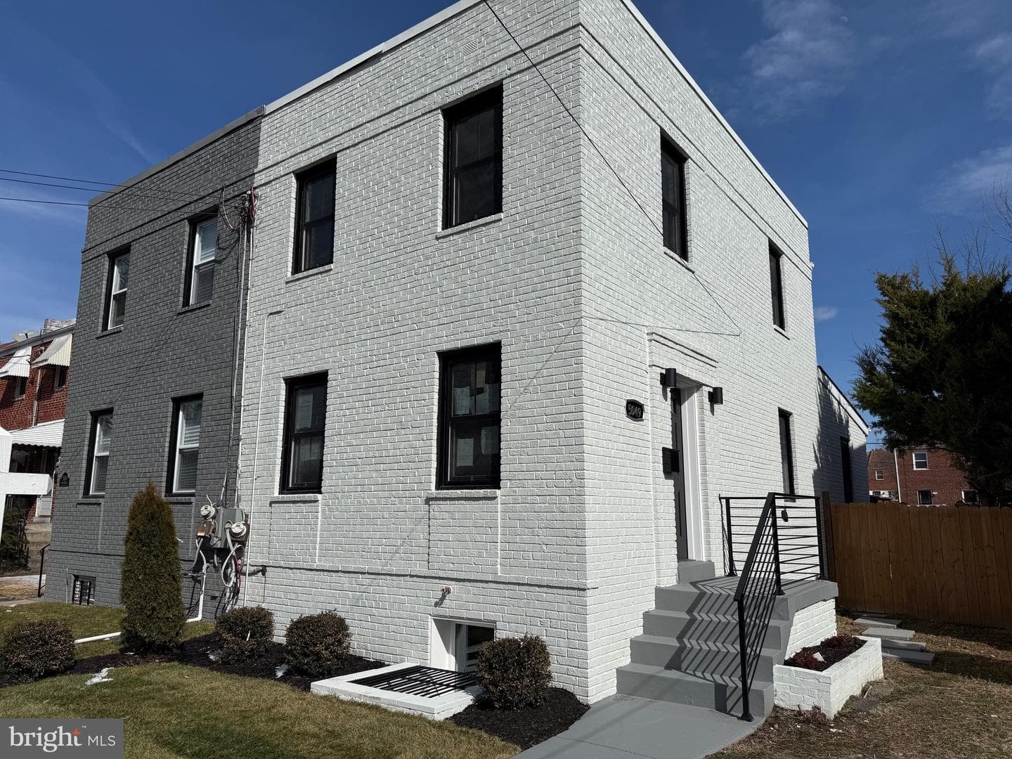 5049 8th Street NE photo 2