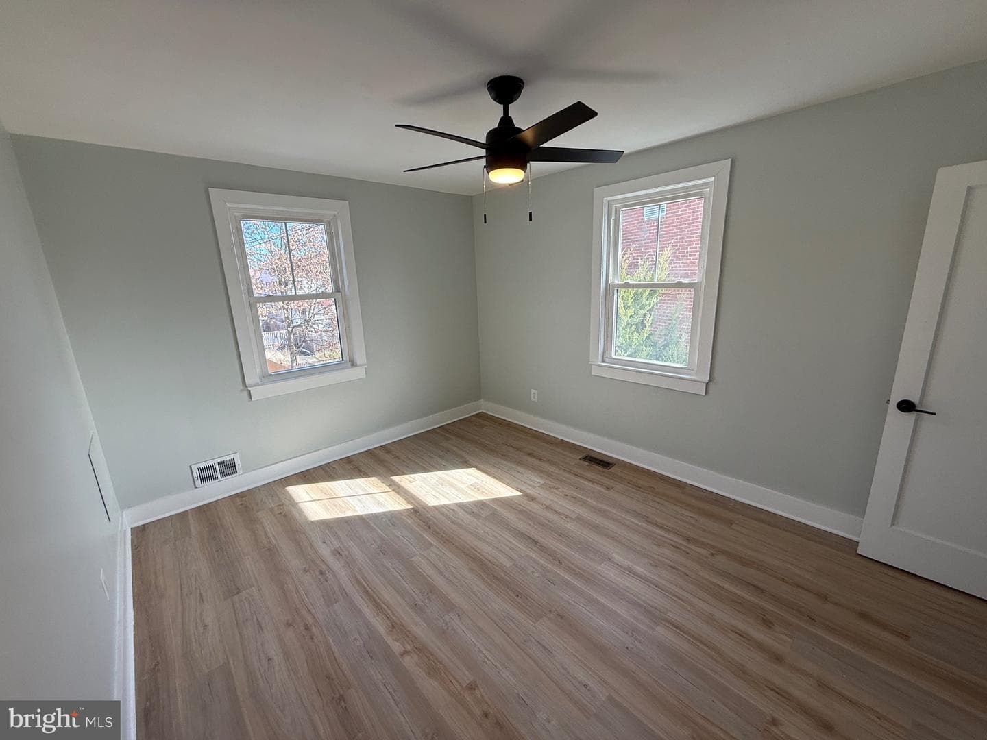 5049 8th Street NE photo 20
