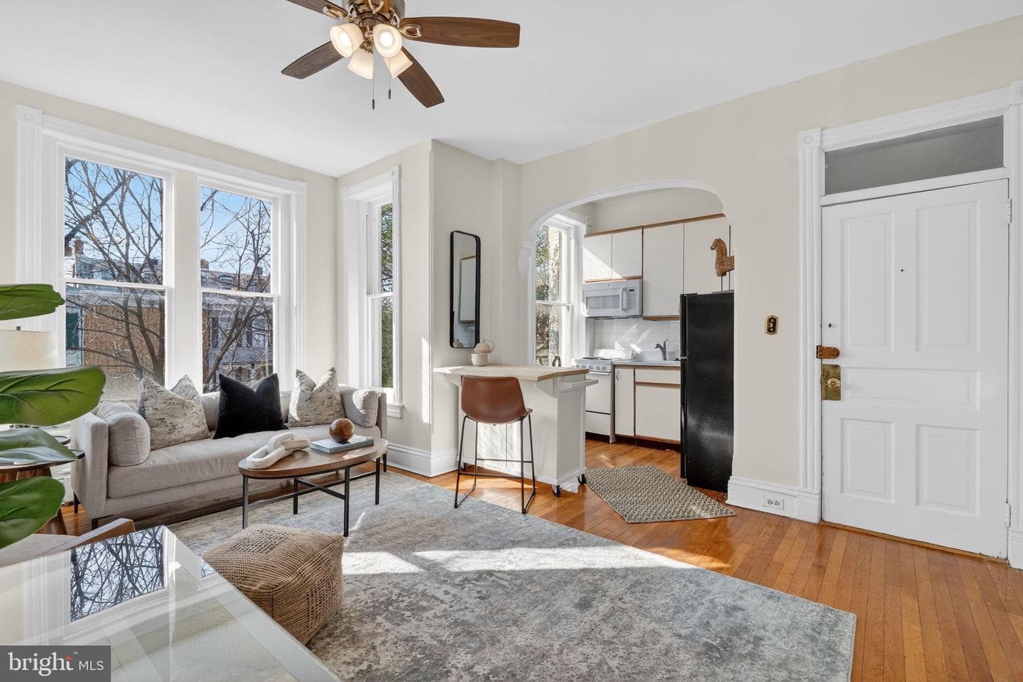 15 3rd Street NE #4, Washington