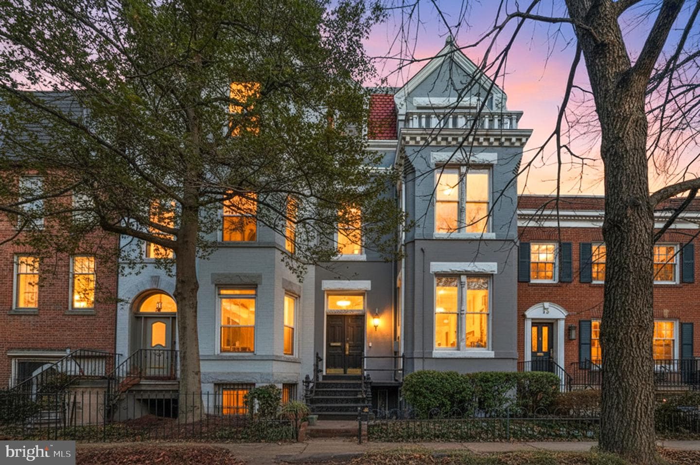 15 3rd Street NE #4, Washington