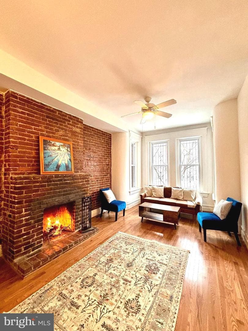 1302 Fairmont Street NW photo 2