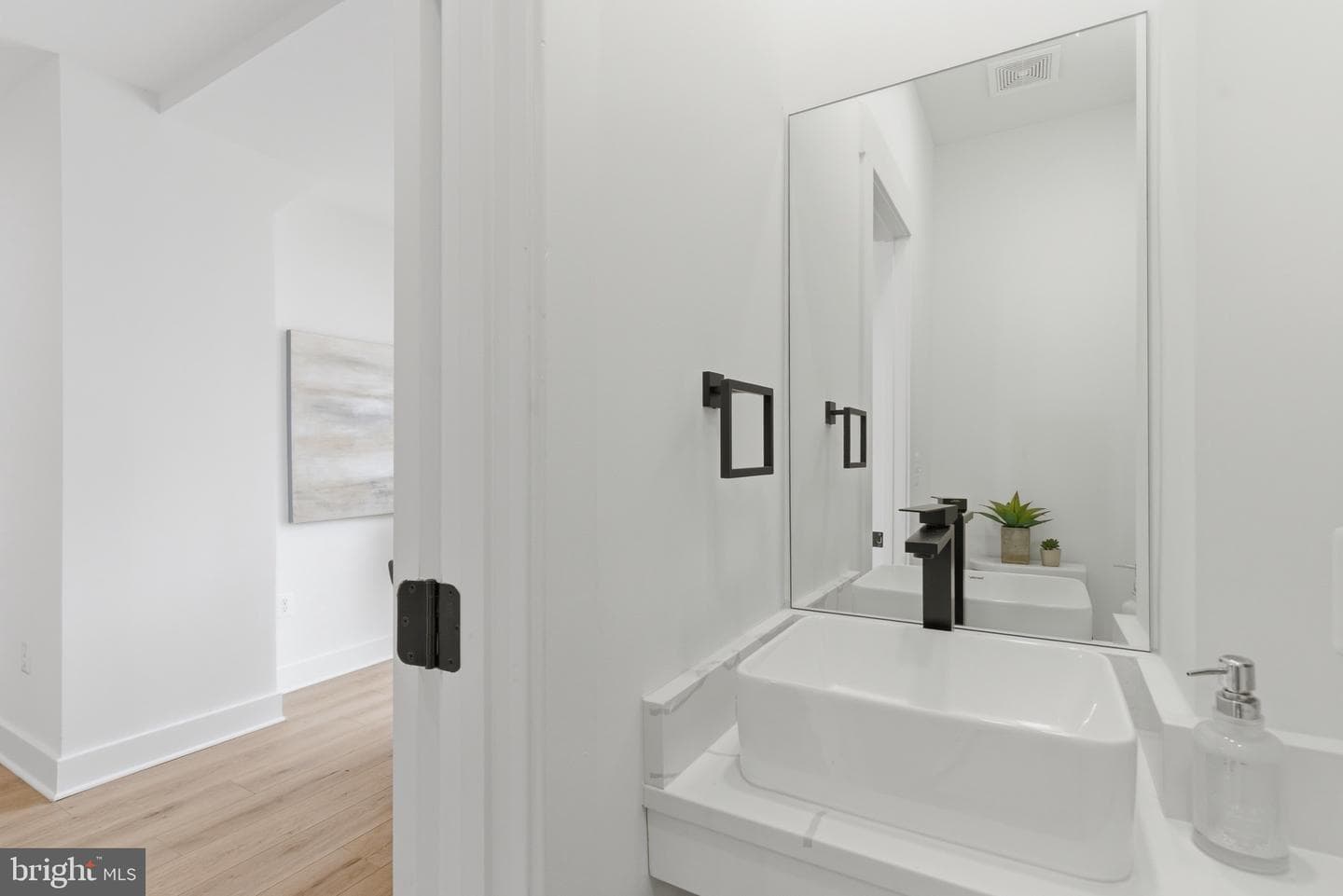 810 Madison Street NW photo 16