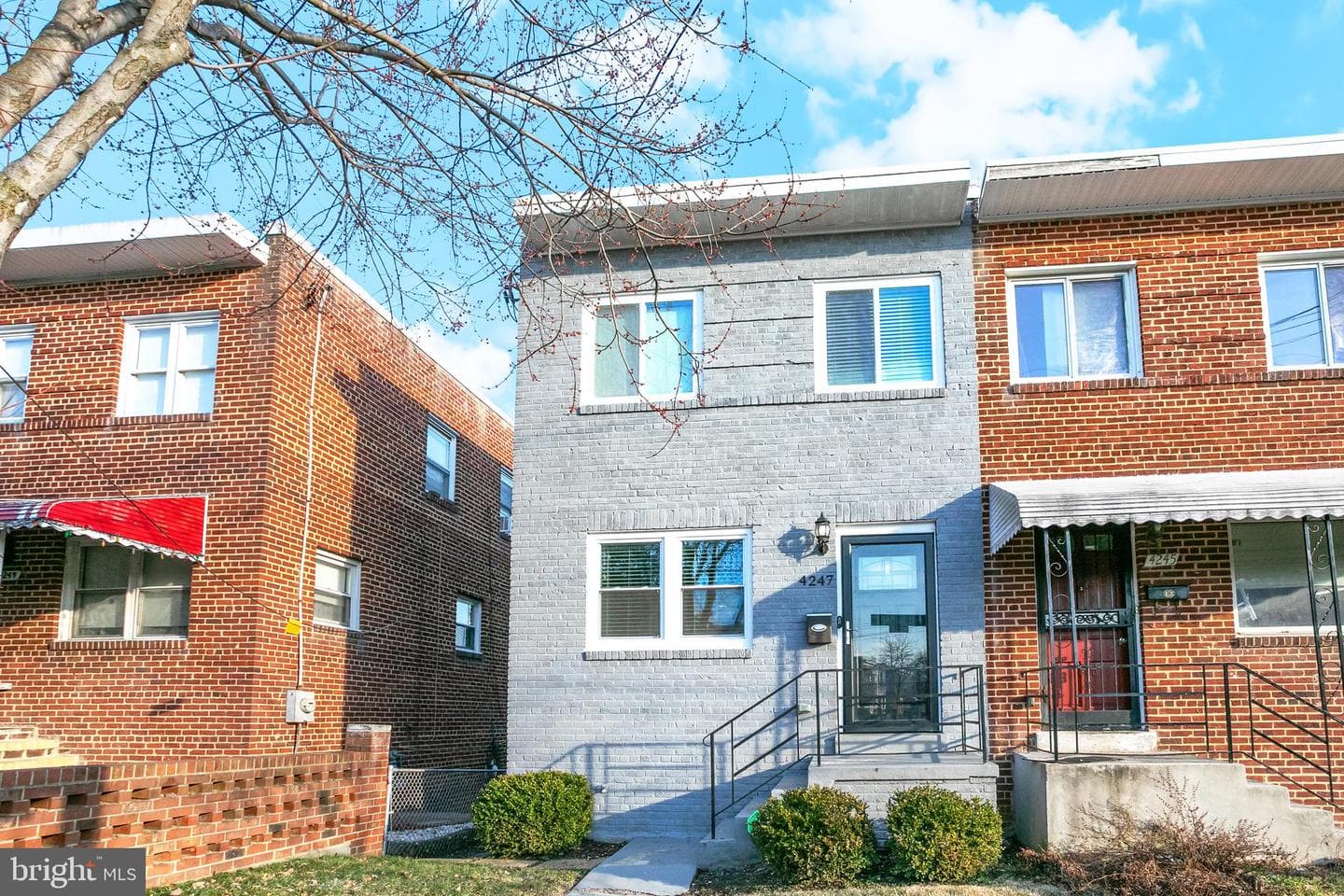 4247 Fort Dupont Terrace SE photo 2