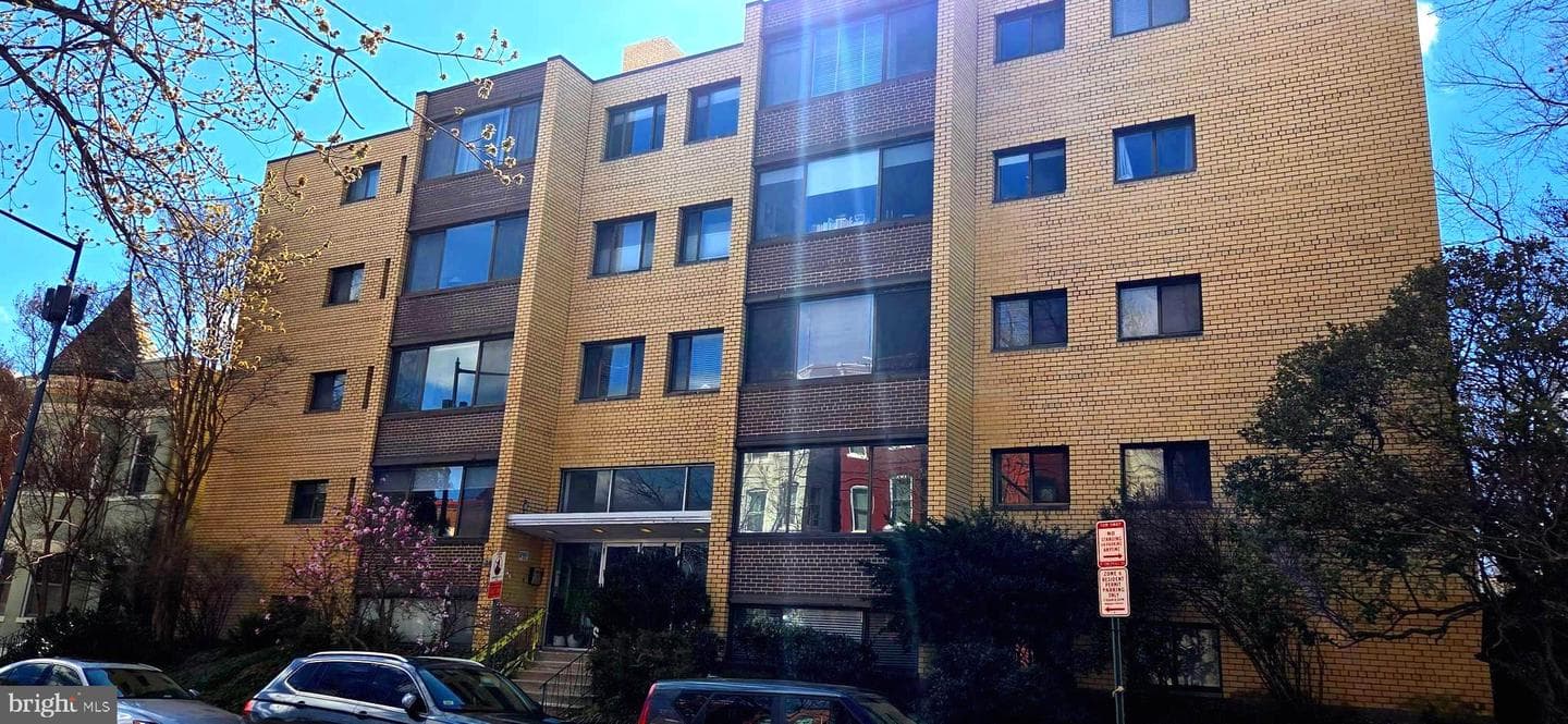 305 C Street NE #202, Washington