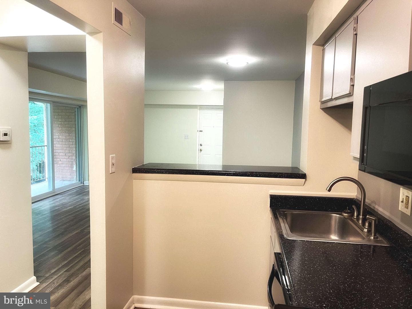 2656 Bowen Road SE #402 photo 4