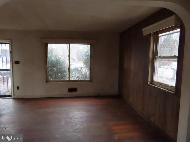 5733 2nd Street NE photo 4