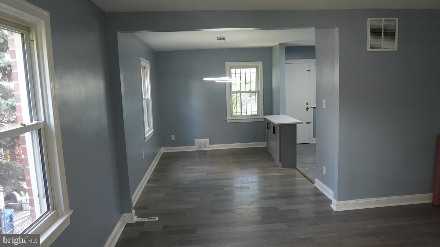 4623 Jay Street NE photo 12