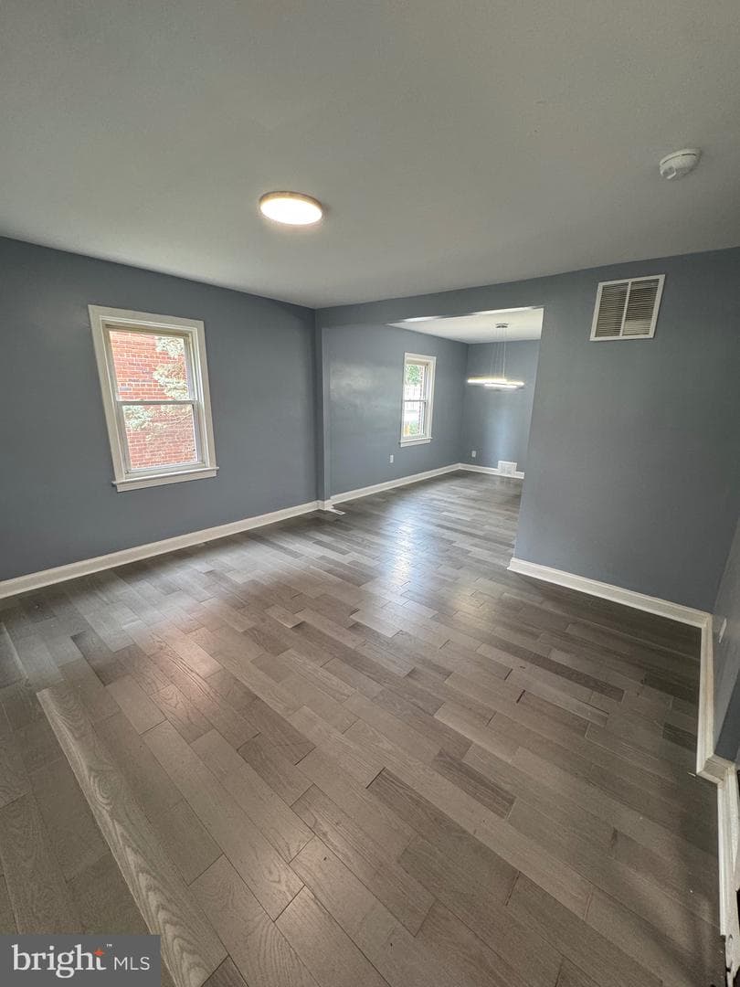 4623 Jay Street NE photo 3