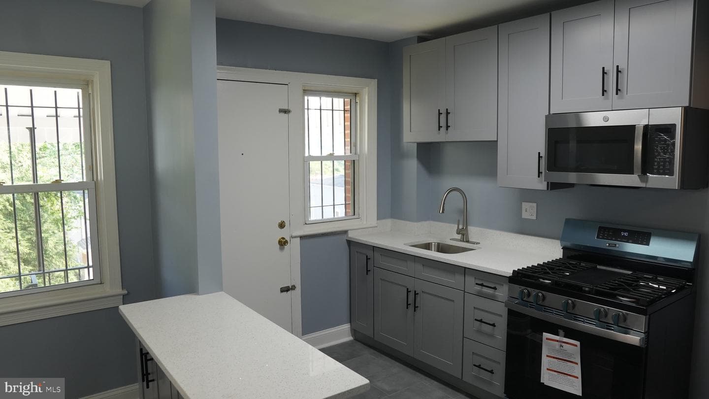 4623 Jay Street NE photo 8
