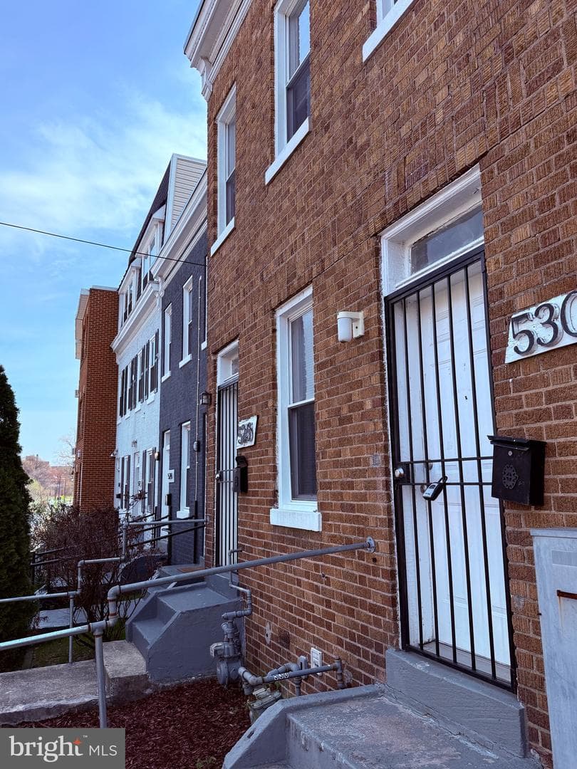 528 Hobart Place NW photo 27