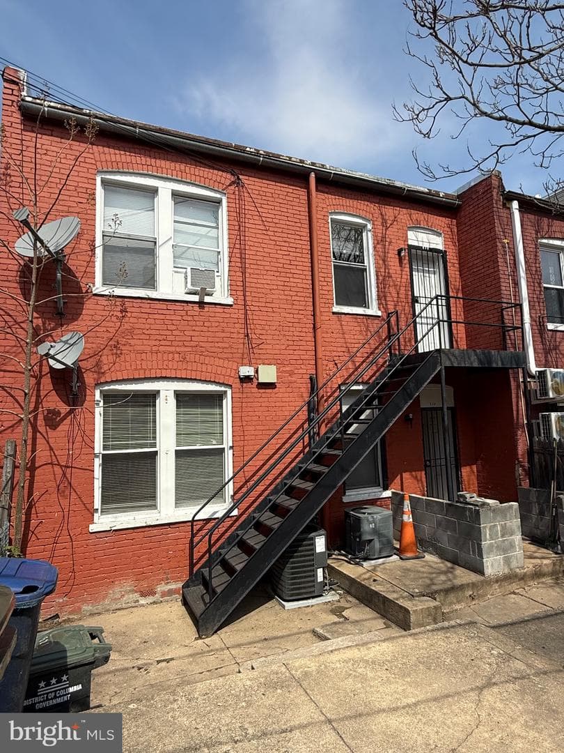 528 Hobart Place NW photo 46