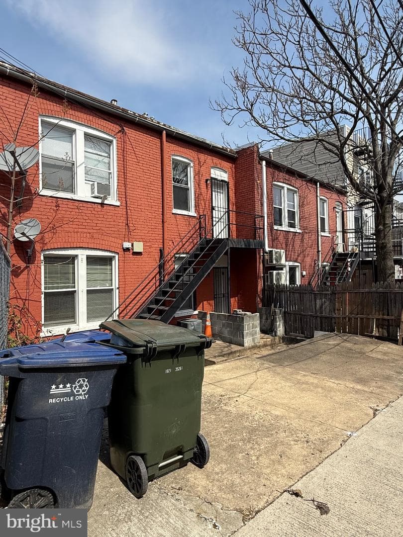 528 Hobart Place NW photo 47