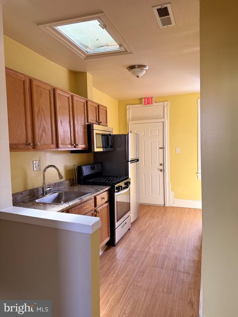 528 Hobart Place NW photo 8