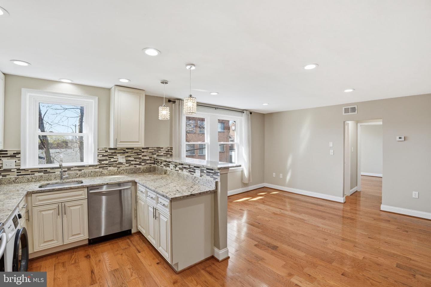 33 Kennedy Street NW #202 photo 3