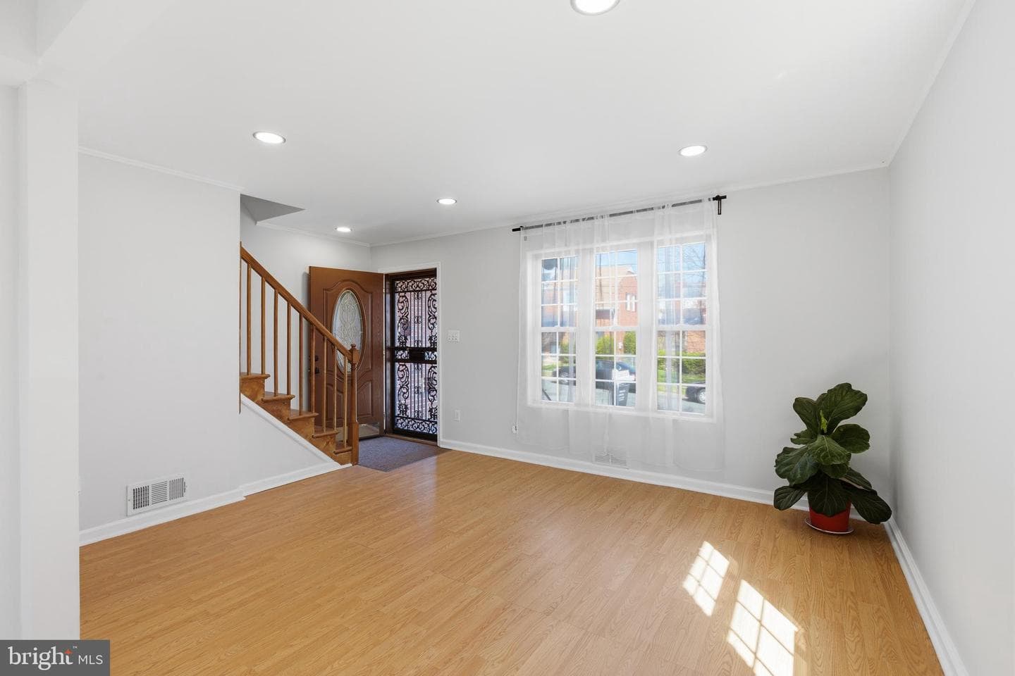 5722 Chillum Place NE photo 4