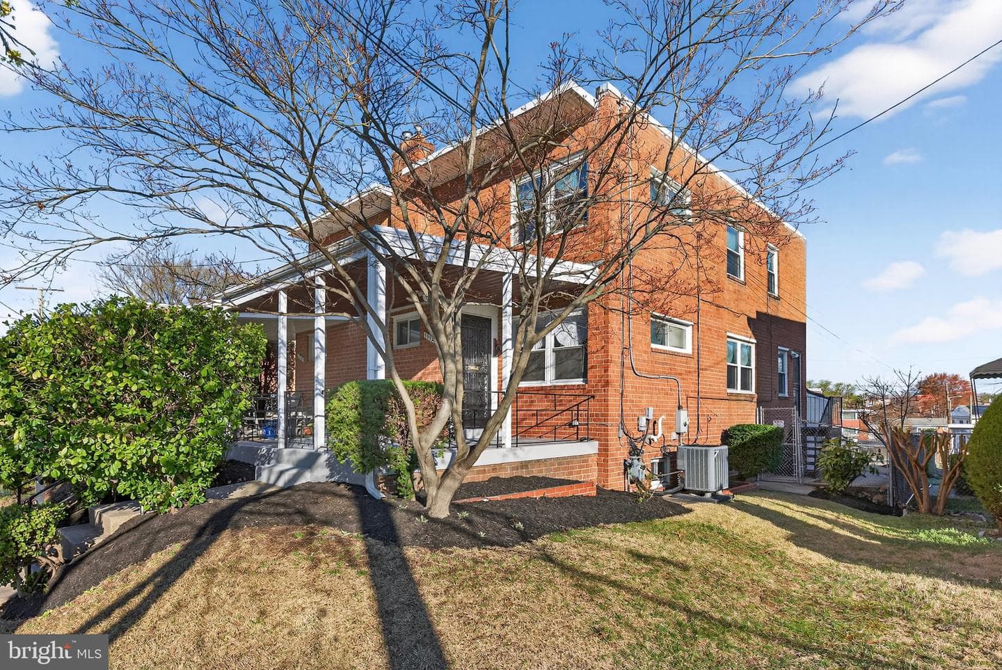 1112 Hamilton Street NE photo 2