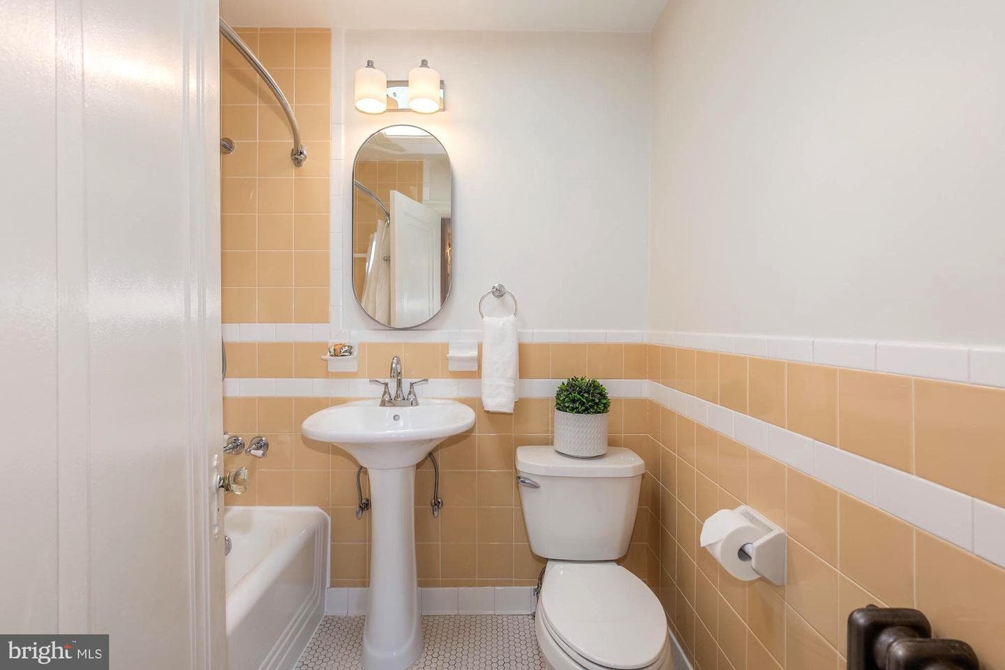 1364 Sheridan Street NW photo 39