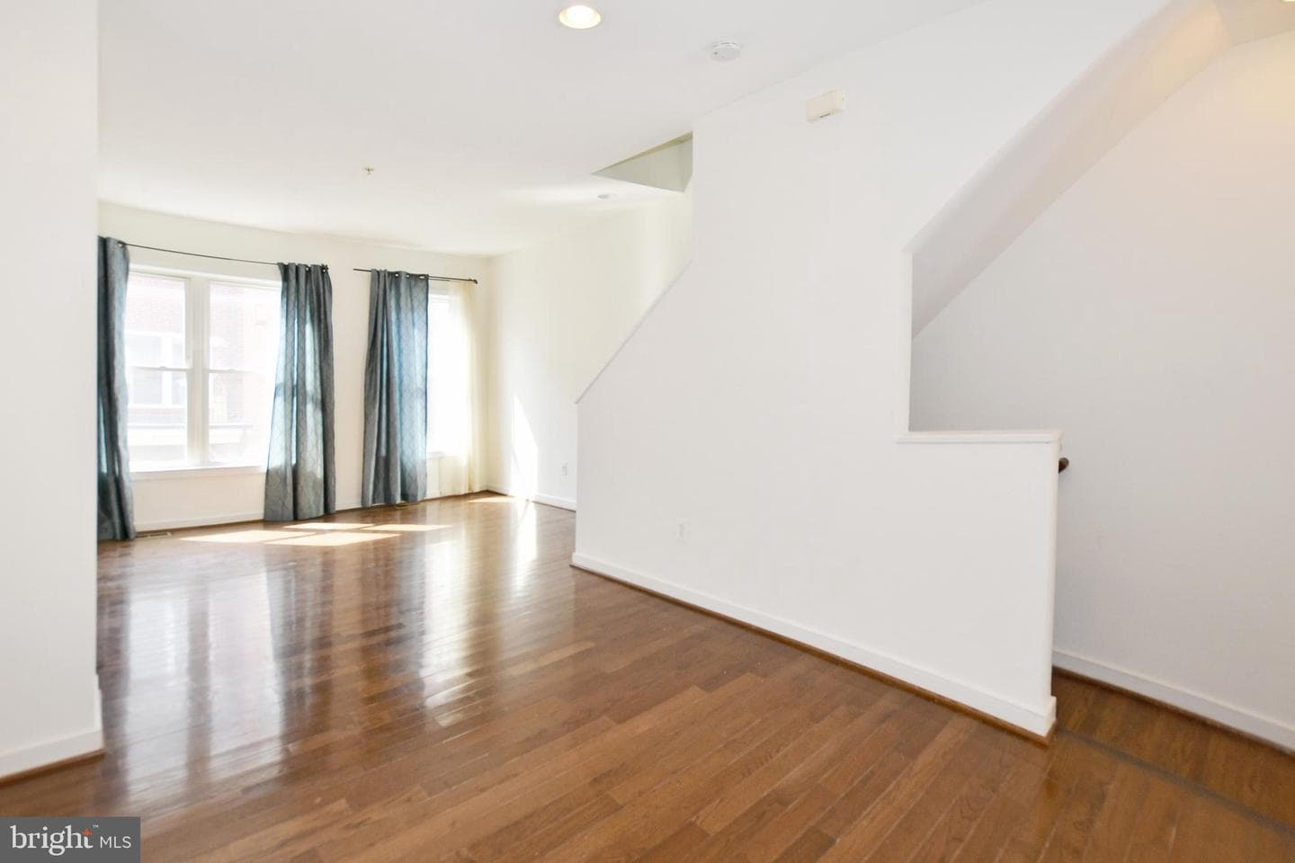 538 Regent Place NE photo 13