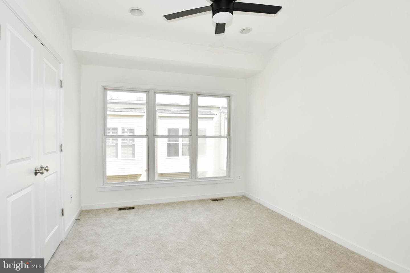538 Regent Place NE photo 15