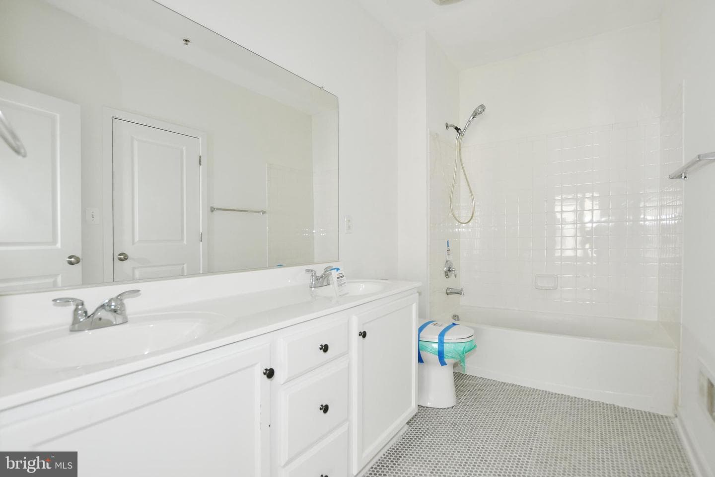 538 Regent Place NE photo 17