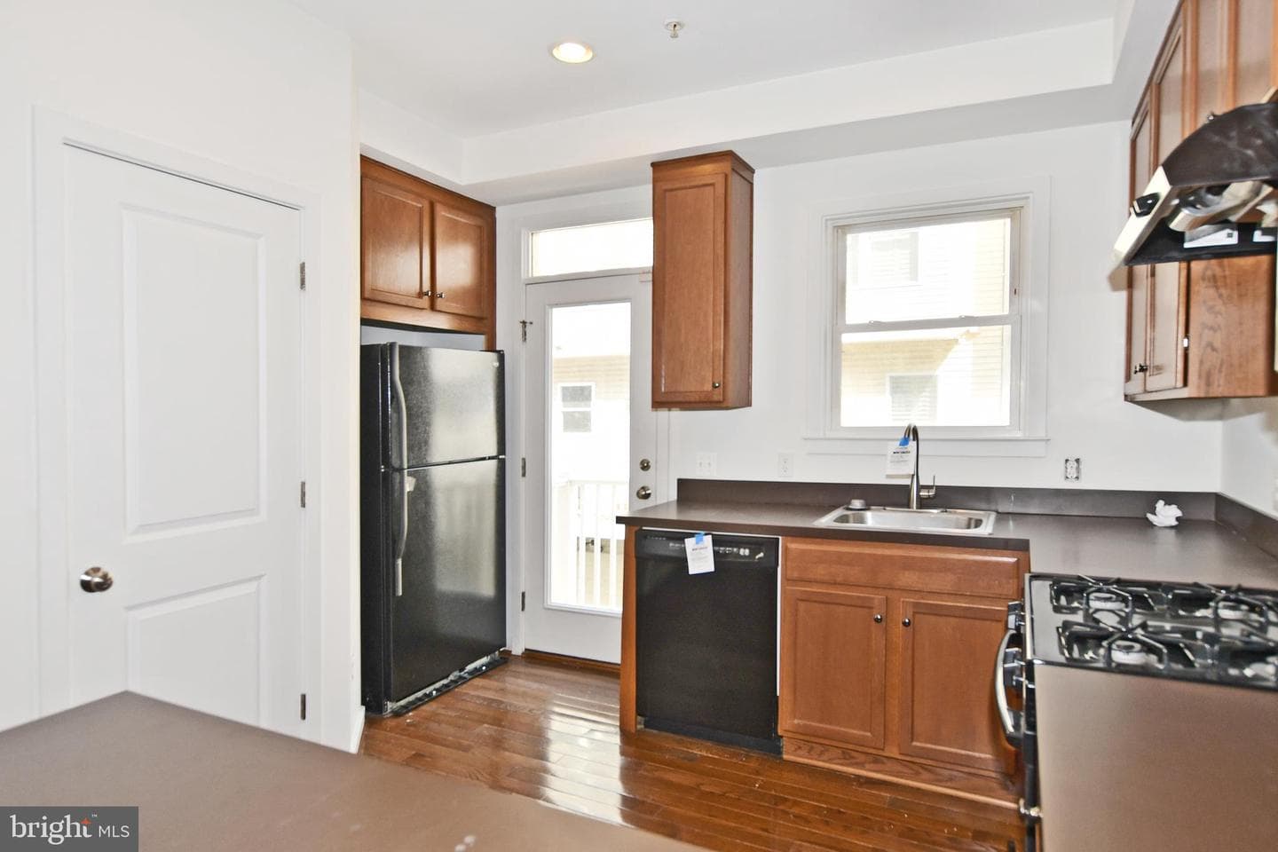 538 Regent Place NE photo 7