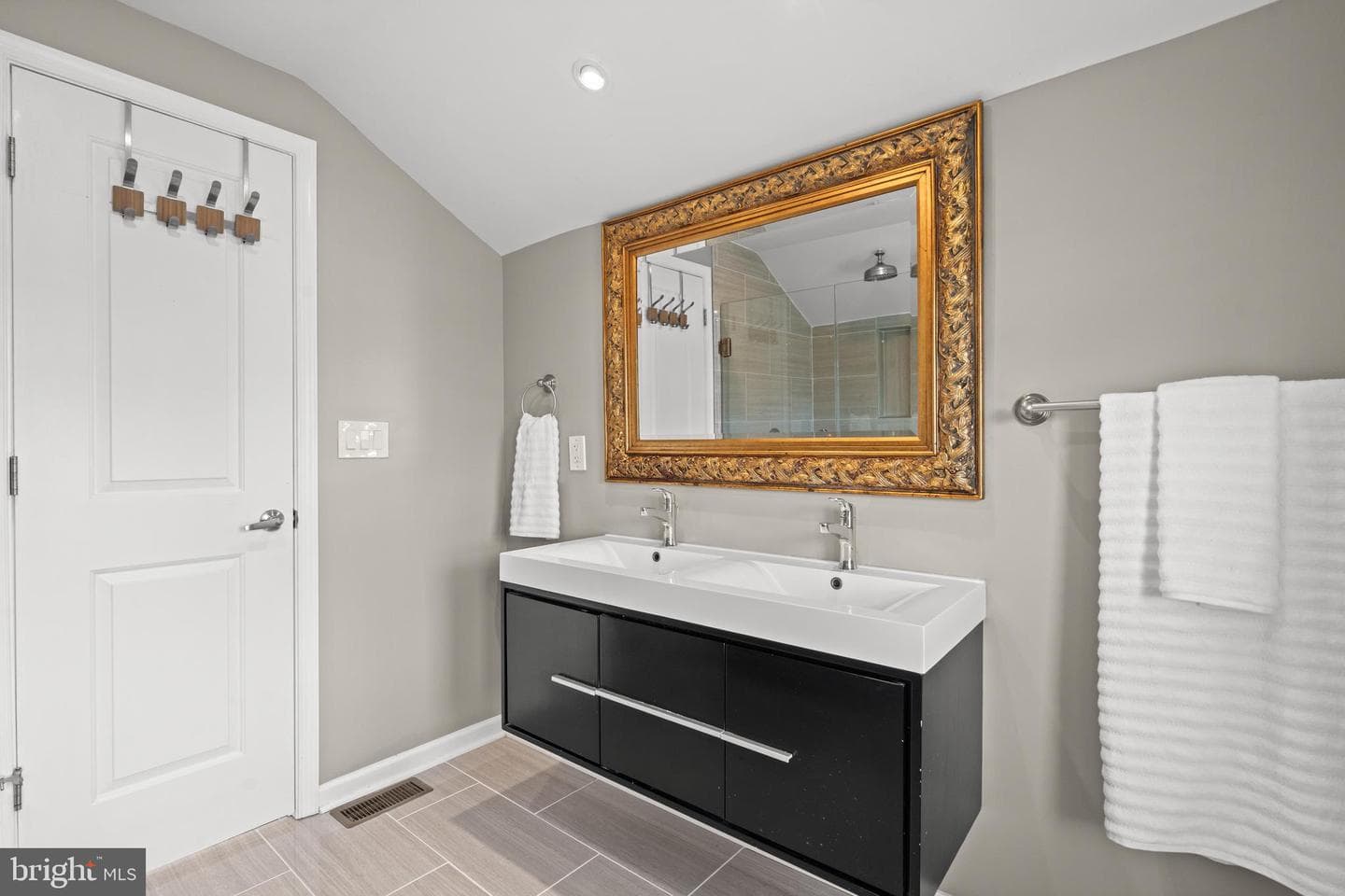 3021 24th Street NE photo 22