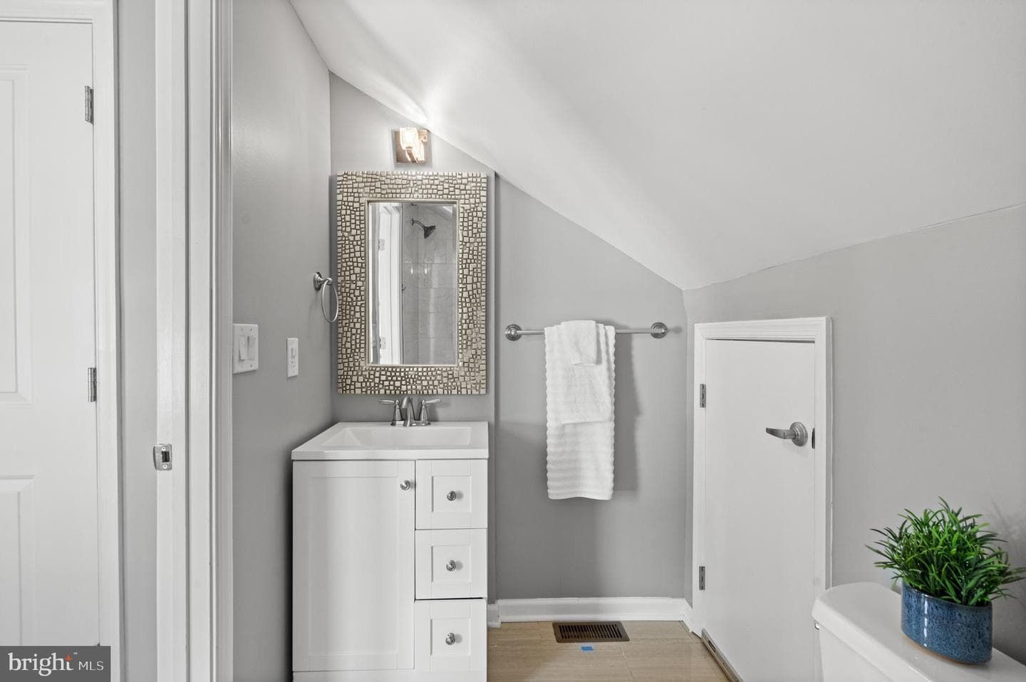 3021 24th Street NE photo 28