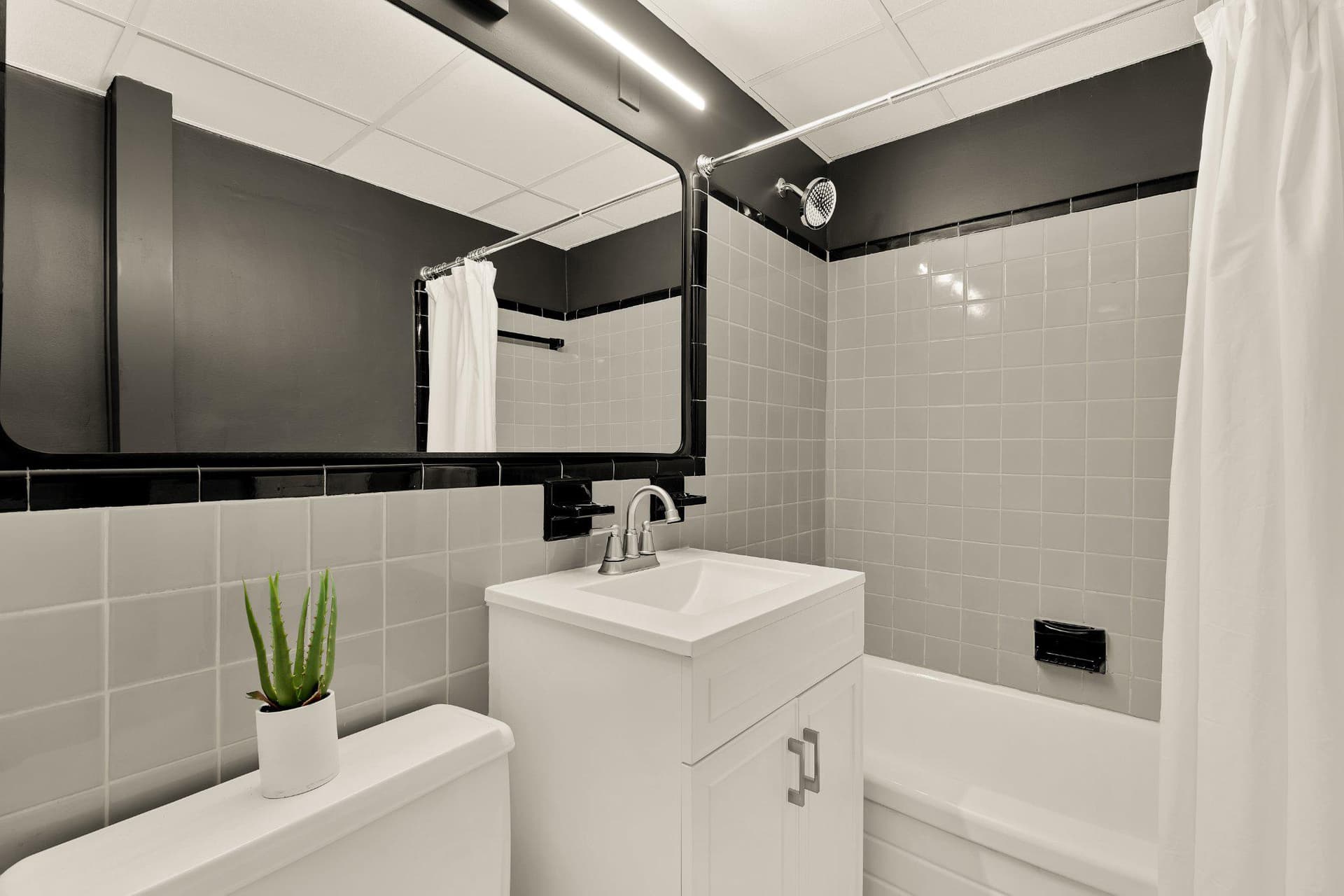 644 Massachusetts Avenue NE #400 photo 17