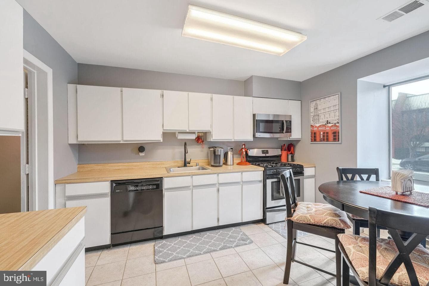 576 Brummel Court NW #576 photo 5