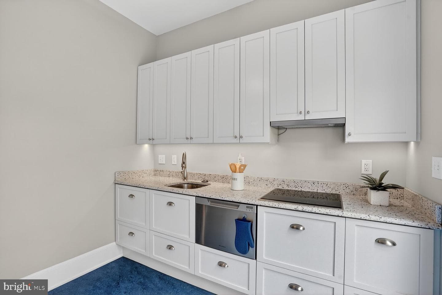 1243 E Street SE photo 11