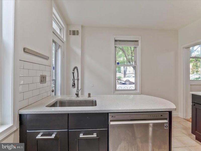 1200 D Street NE photo 11