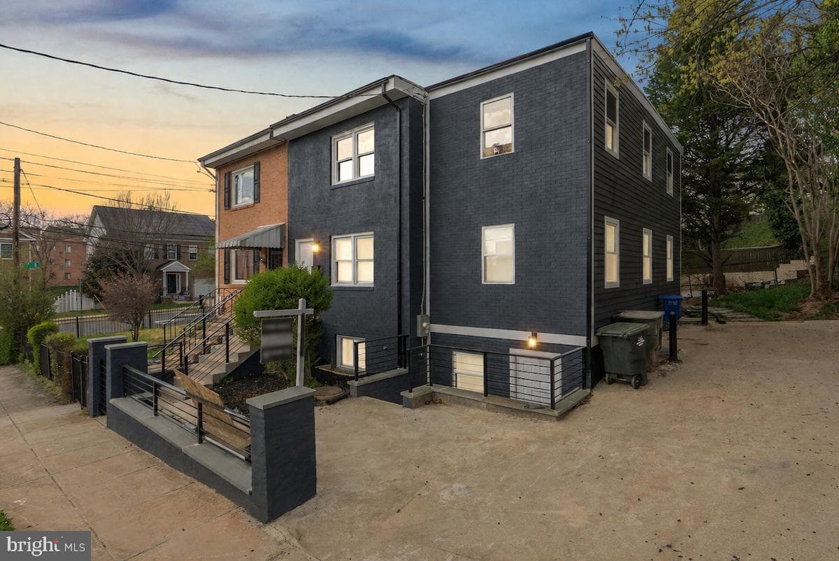 712 Congress Street SE