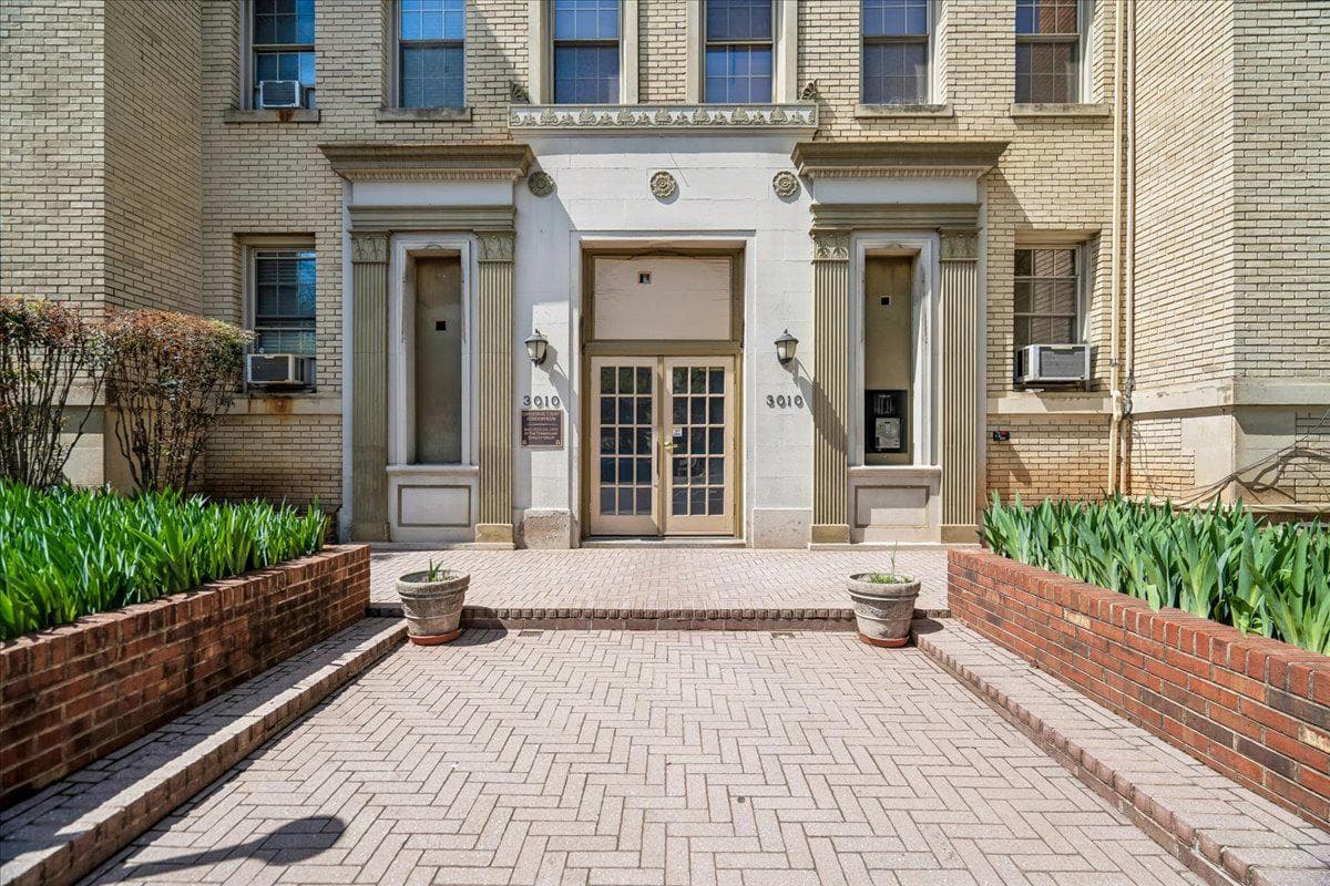 3010 Wisconsin Avenue NW #209 photo 6