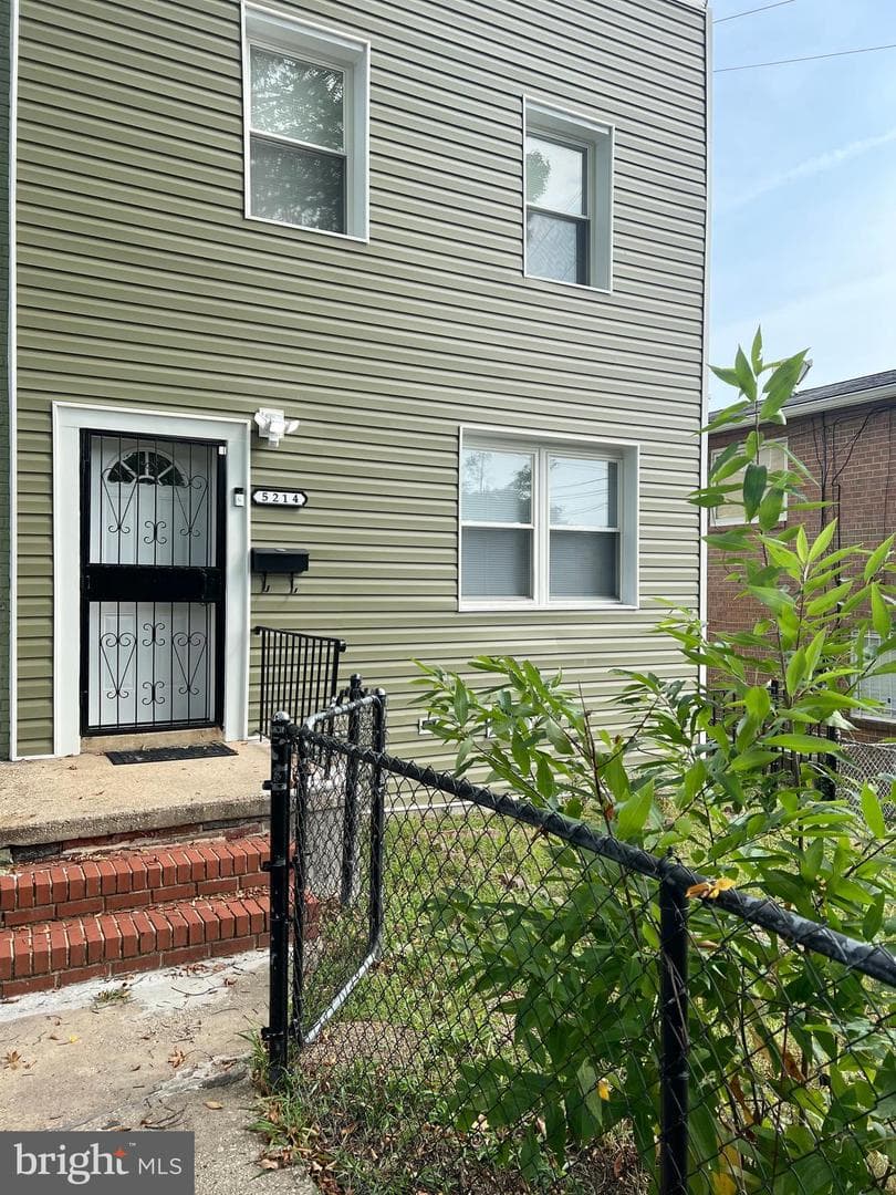 5214 Blaine Street NE, Washington