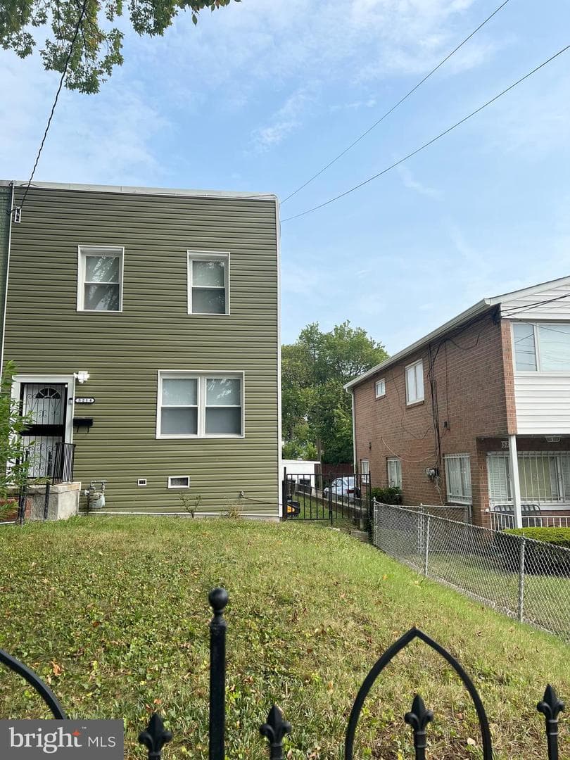 5214 Blaine Street NE photo 41