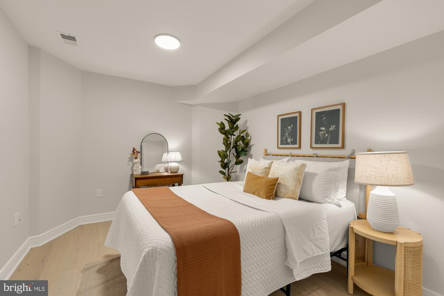 647 G Street SE #1 photo 23