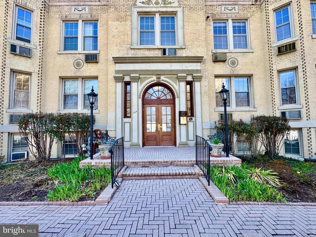 3024 Wisconsin Avenue NW #207, Washington