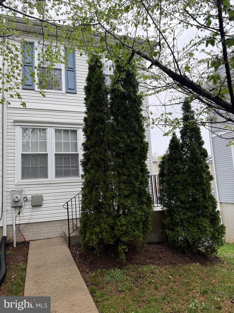 1512 Tanner Court SE photo 3