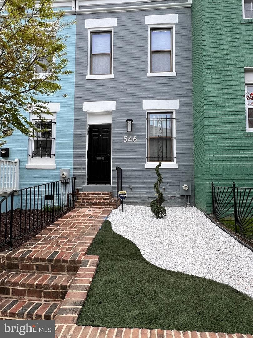 546 Hobart Place NW, Washington