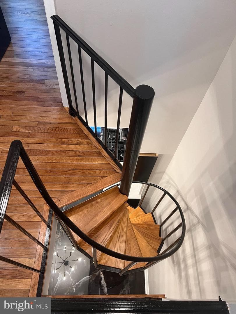 546 Hobart Place NW photo 21