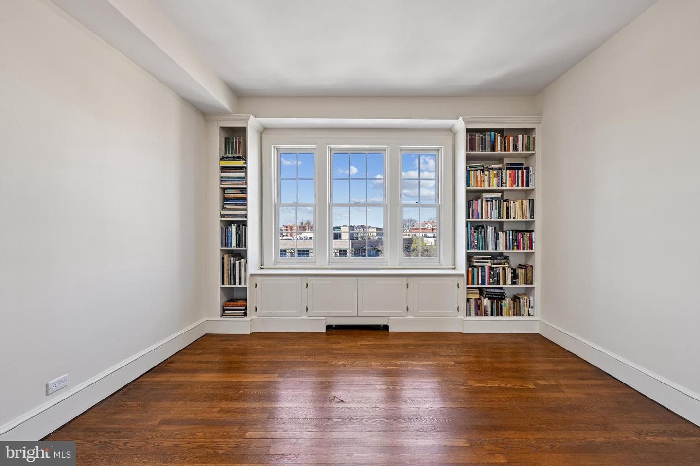 1661 Crescent Place NW #502 photo 9