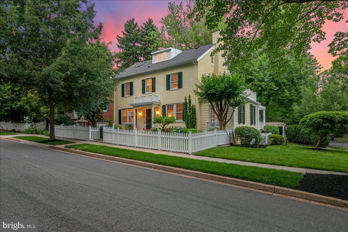 3001 Mckinley Street NW photo 4