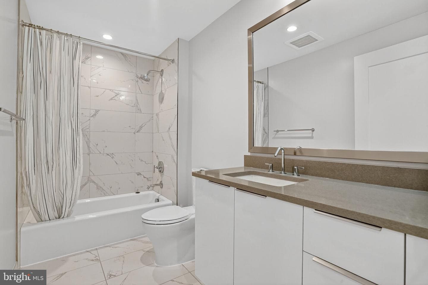 45 Sutton Square SW #509 photo 17