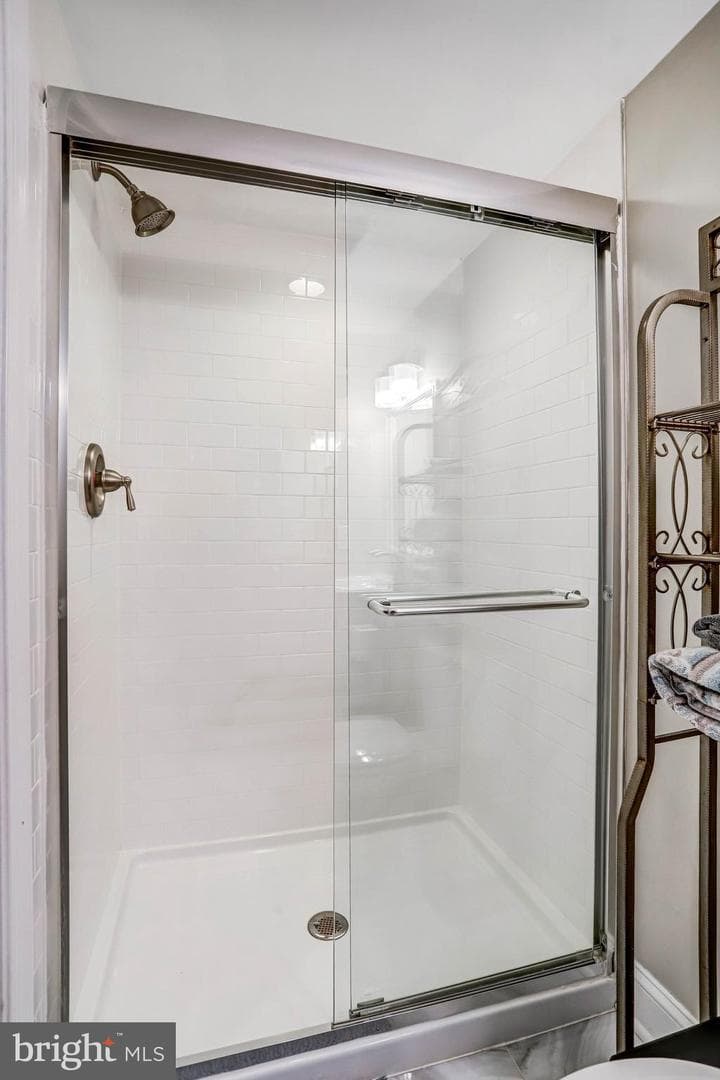 2005 NE Lawrence Street NE photo 29