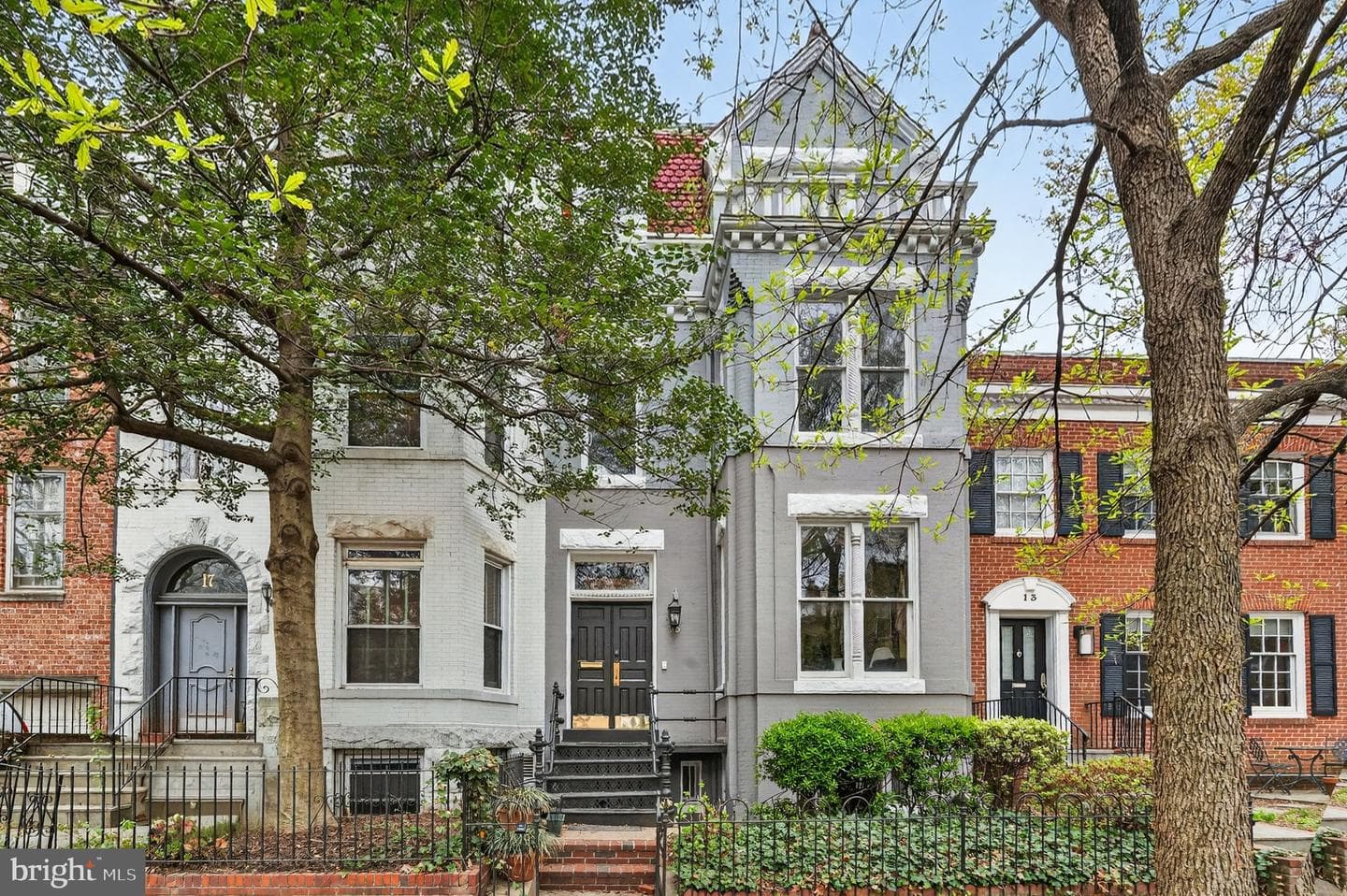 15 3rd Street NE #5, Washington