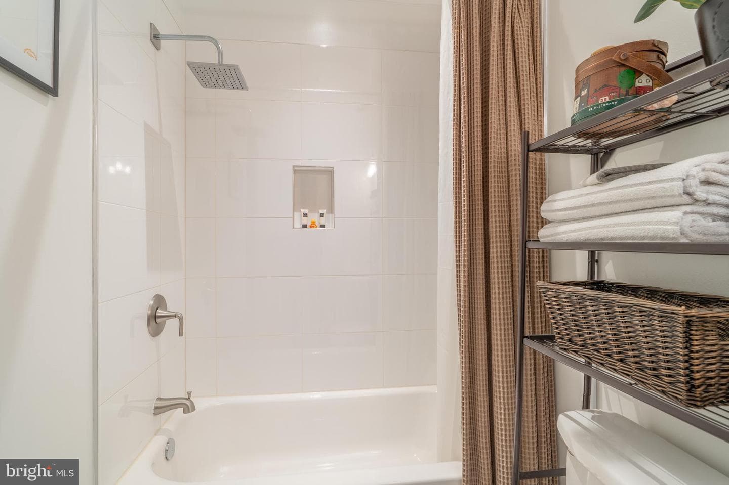 2464 Ontario Road NW #1 photo 17